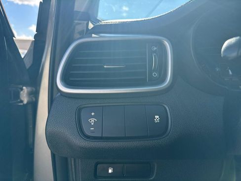 Used 2017 Kia Sorento FWD w/ LX Convenience Package image 25