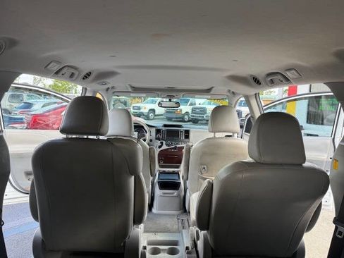 Used 2011 Toyota Sienna XLE image 20