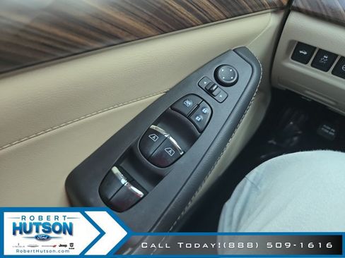 Used 2017 Nissan Maxima Platinum FWD image 11