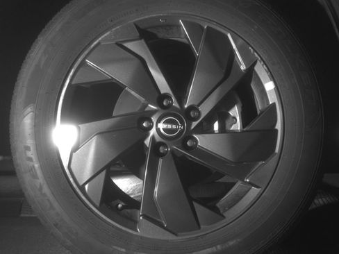 Used 2025 Nissan Rogue SV FWD image 16