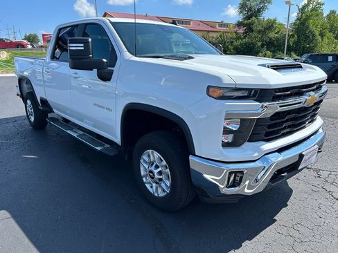 Used 2025 Chevrolet Silverado 2500 LT w/ Convenience Package AWD/4WD image 3