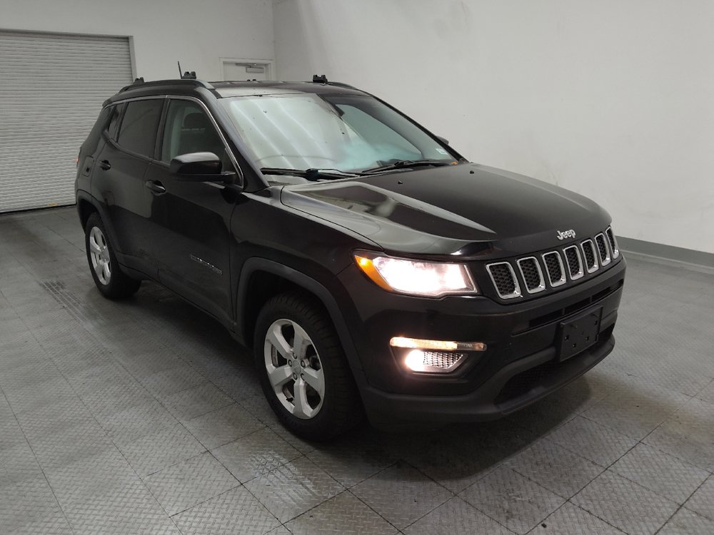 Used 2017 Jeep Compass Latitude w/ Cold Weather Group AWD/4WD image 13