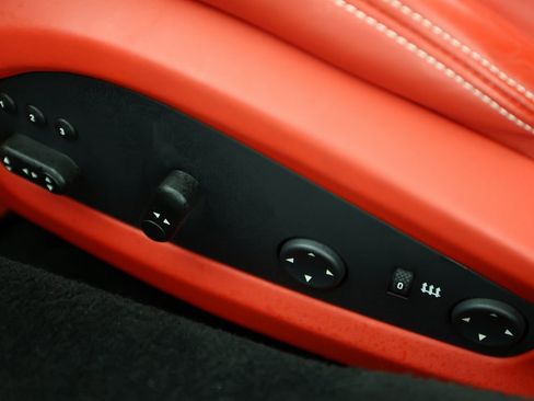 Used 2017 Ferrari 488 Spider image 21