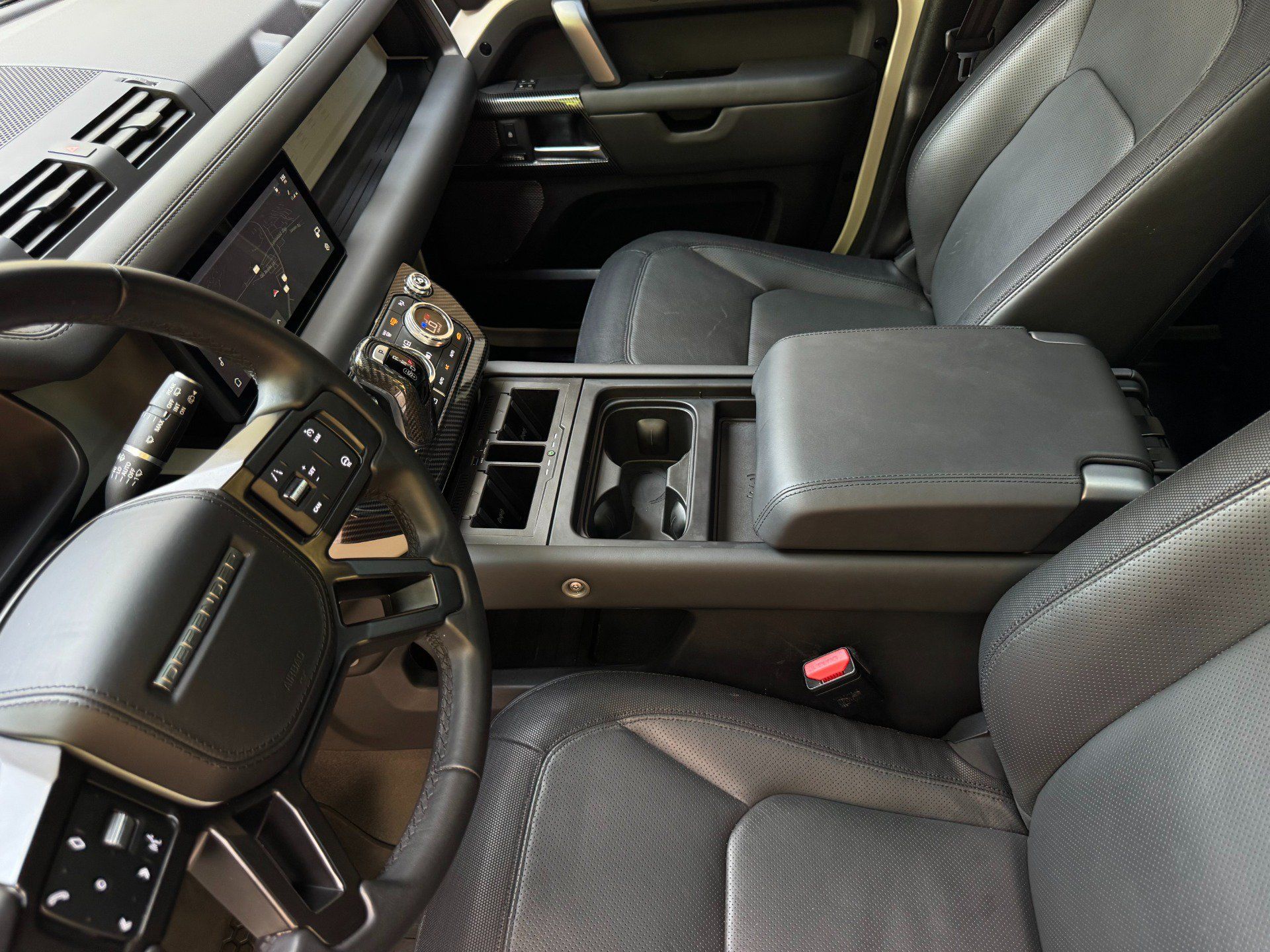 Used 2023 Land Rover Defender 110 X-Dynamic SE AWD/4WD image 12