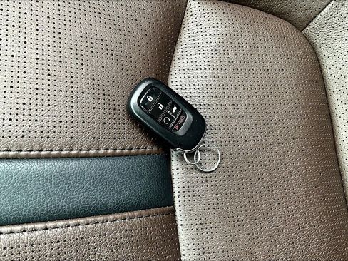 Used 2025 Honda Pilot Elite image 36