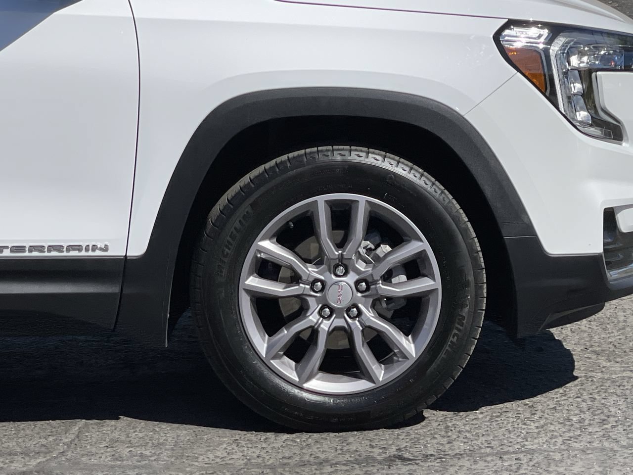Used 2024 GMC Terrain SLT AWD/4WD image 31
