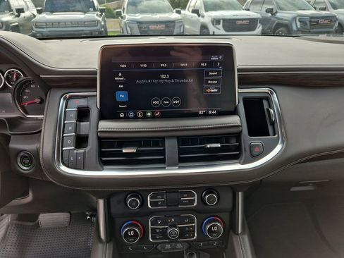 Used 2021 Chevrolet Tahoe Z71 w/ Luxury Package AWD/4WD image 26