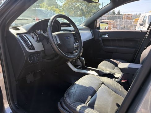 Used 2010 Ford Focus SES FWD image 6