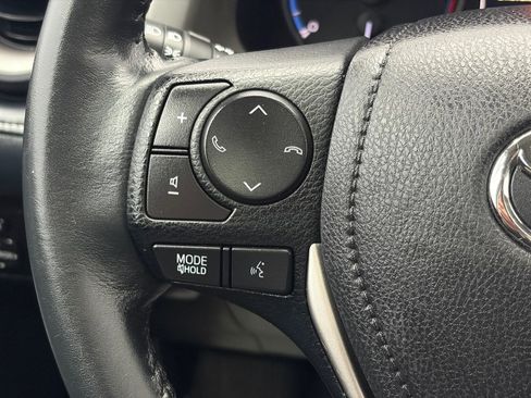Used 2018 Toyota RAV4 XLE AWD/4WD image 19