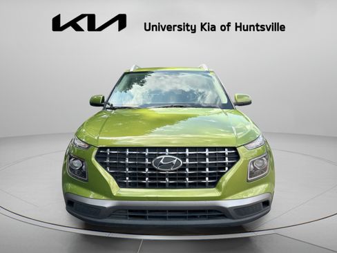 Used 2020 Hyundai Venue SEL w/ Convenience Package FWD image 3