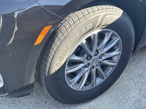 Used 2023 Buick Enclave Essence FWD image 10