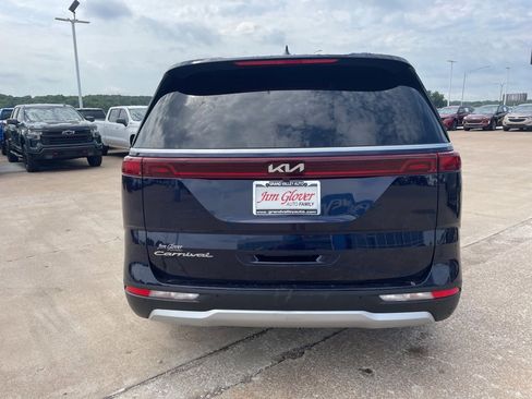 Used 2022 Kia Carnival LX image 6