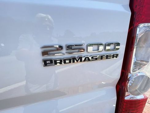 Used 2025 RAM ProMaster 2500 w/ Convenience Group FWD image 24