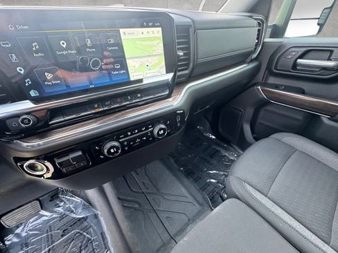 Used 2025 Chevrolet Silverado 3500 LT AWD/4WD image 3