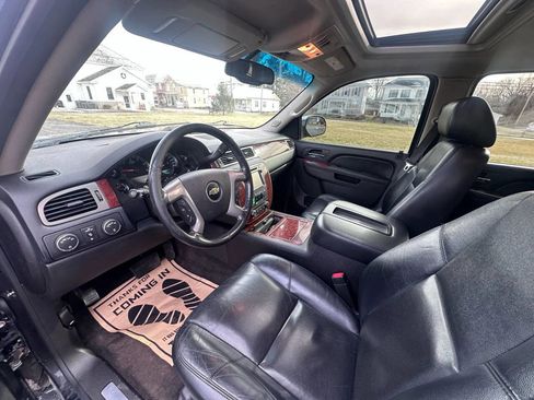 Used 2014 Chevrolet Suburban LTZ image 10