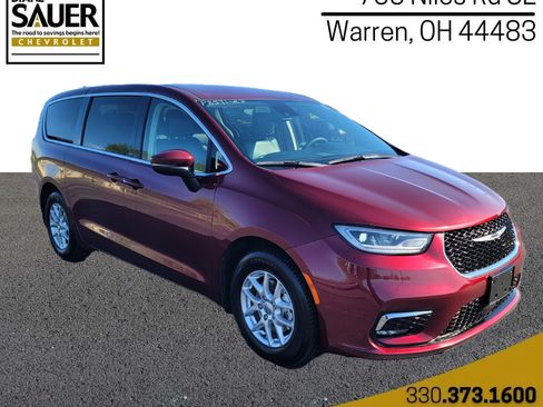 Used 2023 Chrysler Pacifica Touring-L FWD image 1