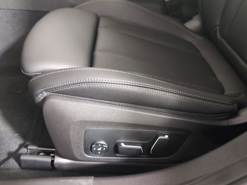 Used 2026 BMW 330i Sedan w/ M Sport Package RWD image 11