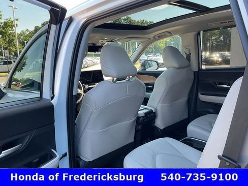Used 2025 Toyota Grand Highlander AWD image 28