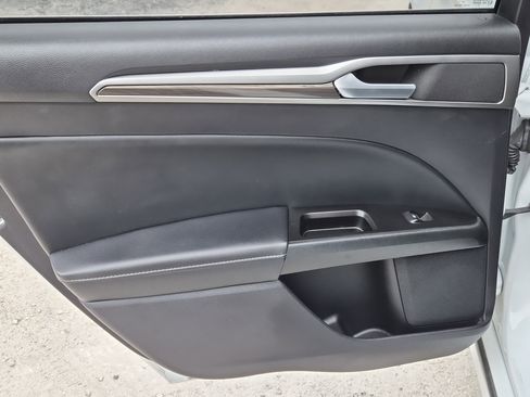 Used 2019 Ford Fusion SEL image 16