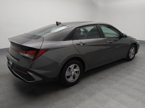 Used 2025 Hyundai Elantra SE FWD image 10