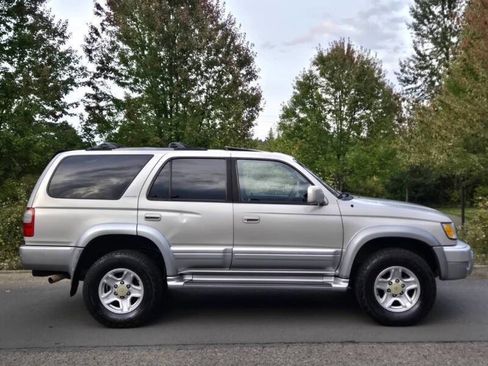 Used 2000 Toyota 4Runner Limited image 7