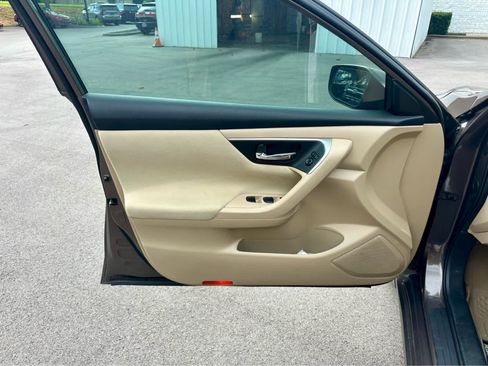 Used 2015 Nissan Altima 2.5 S w/ Power Driver Seat Package FWD image 10