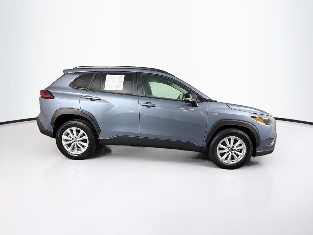 Used 2026 Toyota Corolla Cross LE FWD image 11