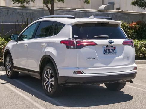 Used 2018 Toyota RAV4 LE w/ All Weather Liner Package FWD image 8