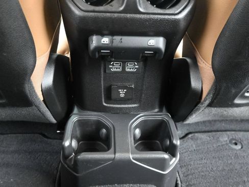 Used 2021 Jeep Wrangler Unlimited Rubicon AWD/4WD image 32