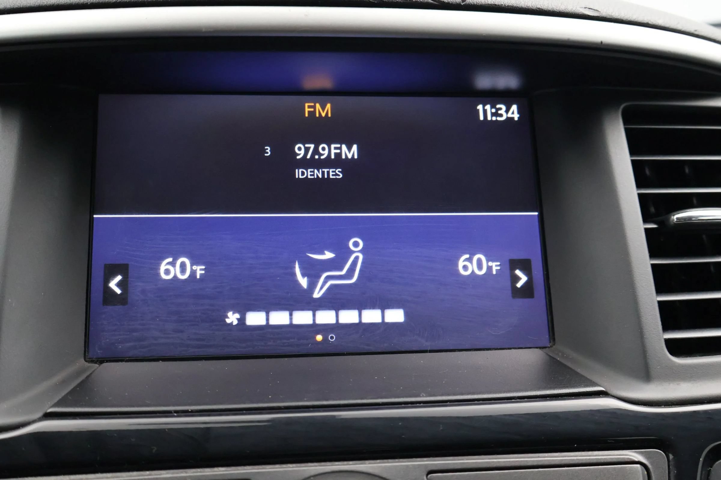 Used 2017 Nissan Pathfinder SV AWD/4WD image 29
