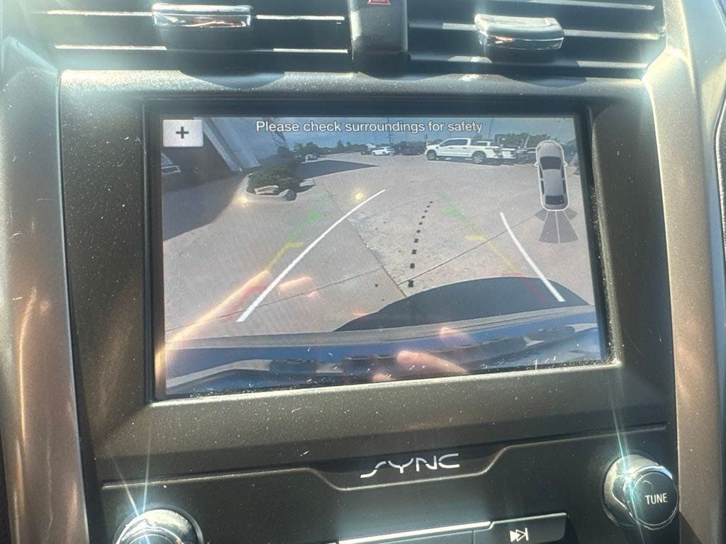 Used 2019 Ford Fusion SE FWD image 11