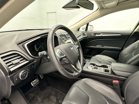 Used 2017 Ford Fusion Titanium AWD/4WD image 4