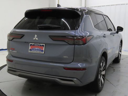 New 2025 Mitsubishi Outlander SEL image 3