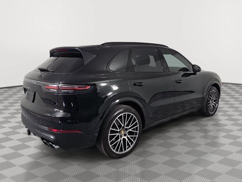 Used 2023 Porsche Cayenne w/ Premium Package AWD/4WD image 8