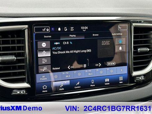 Certified 2024 Chrysler Pacifica Touring-L FWD image 29