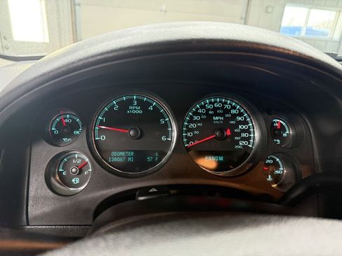 Used 2013 Chevrolet Avalanche LTZ image 15