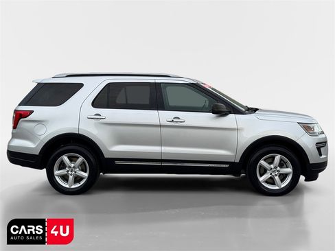 Used 2019 Ford Explorer XLT image 8