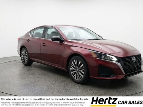 Used 2025 Nissan Altima 2.5 SV image 1