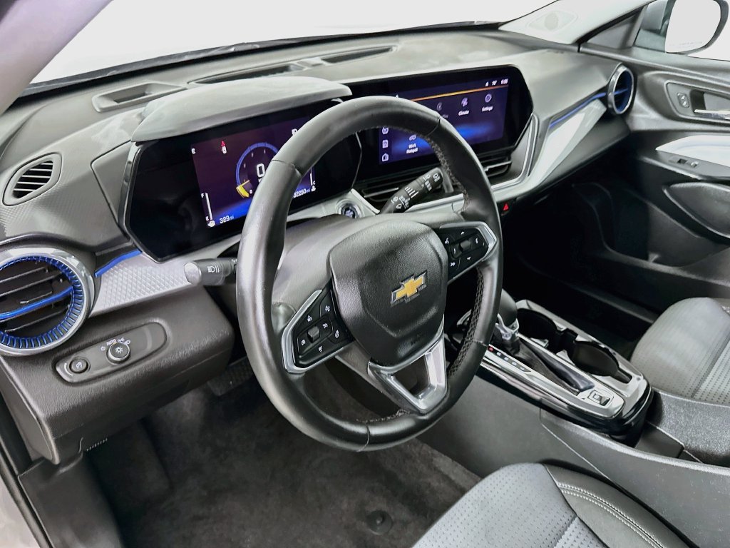 Used 2025 Chevrolet Trax LT w/ LT Convenience Package FWD image 10