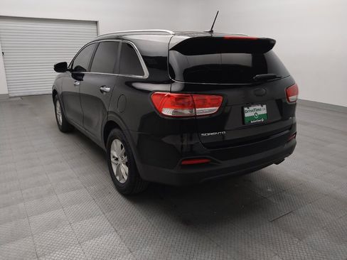 Used 2018 Kia Sorento FWD V6 image 5