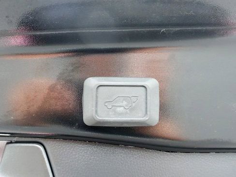 Used 2022 Toyota RAV4 XLE image 29