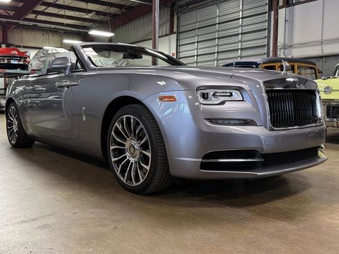 Used 2019 Rolls-Royce Dawn image 2