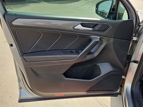 Certified 2023 Volkswagen Tiguan SE w/ Panoramic Sunroof Package image 13