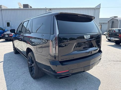 Used 2025 Cadillac Escalade ESV Sport Platinum w/ LPO, ONYX Package AWD/4WD image 9