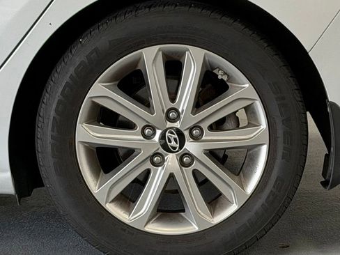 Used 2015 Hyundai Elantra SE w/ Option Group 02 FWD image 8