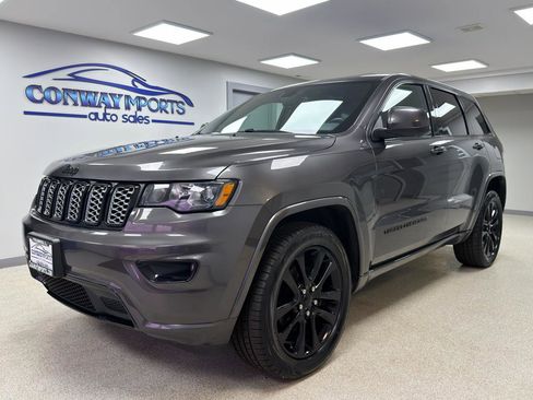 Used 2019 Jeep Grand Cherokee Altitude image 1