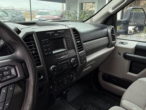 Used 2017 Ford F450 XL w/ Power Equipment Group image 25