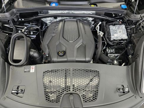 New 2025 Porsche Macan image 10