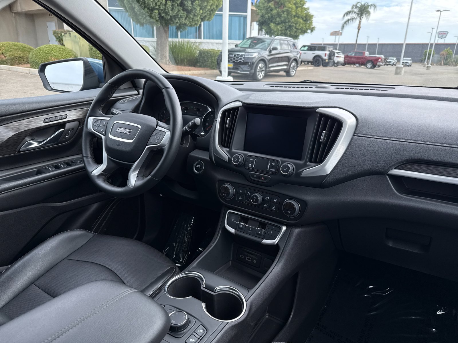 Used 2024 GMC Terrain SLT AWD/4WD image 13