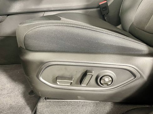 Certified 2025 Jeep Grand Cherokee Laredo image 16